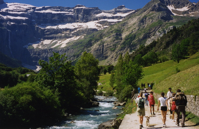 a-walk-in-the-french-pyrenees-up-the-valley-towards-the-cirque-de-gavarnie_6447605719_o.jpg